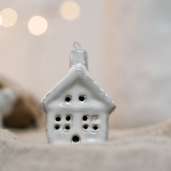 Ceramic Hanging House Whitewash