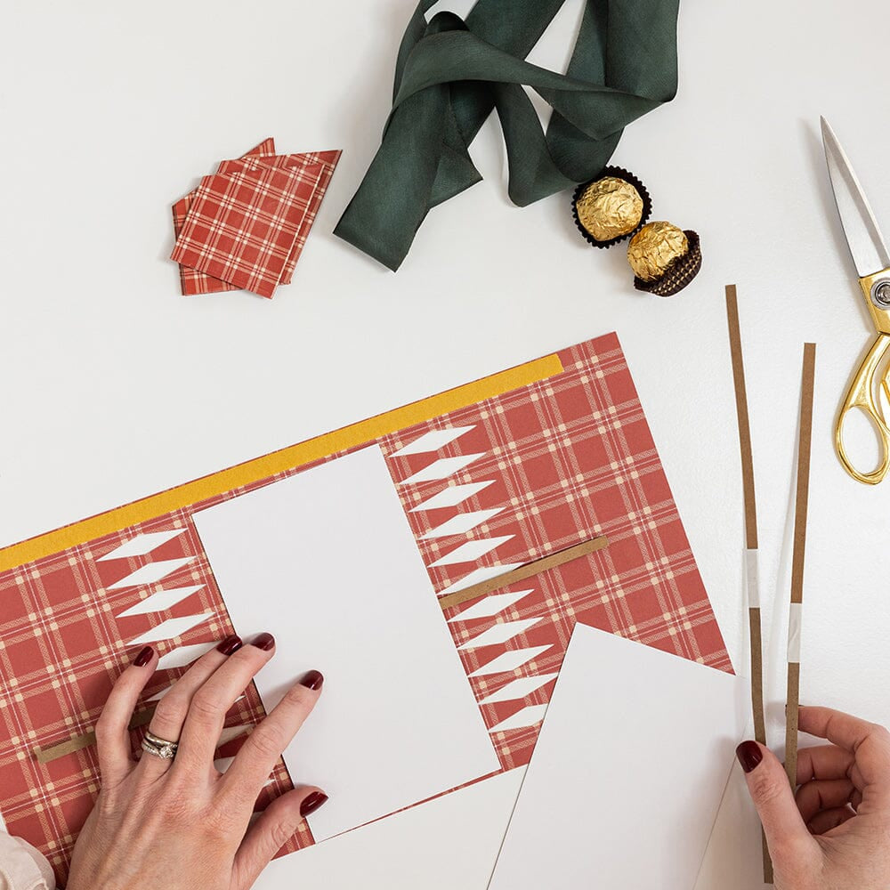 Heirloom Holly Christmas Cracker Kit