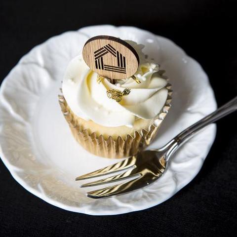 mini cake topper with heart icon