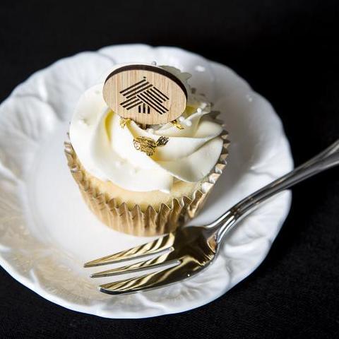 mini cake topper with tree icon