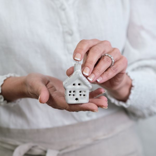 Ceramic Hanging House Whitewash