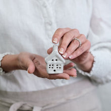 Ceramic Hanging House Whitewash