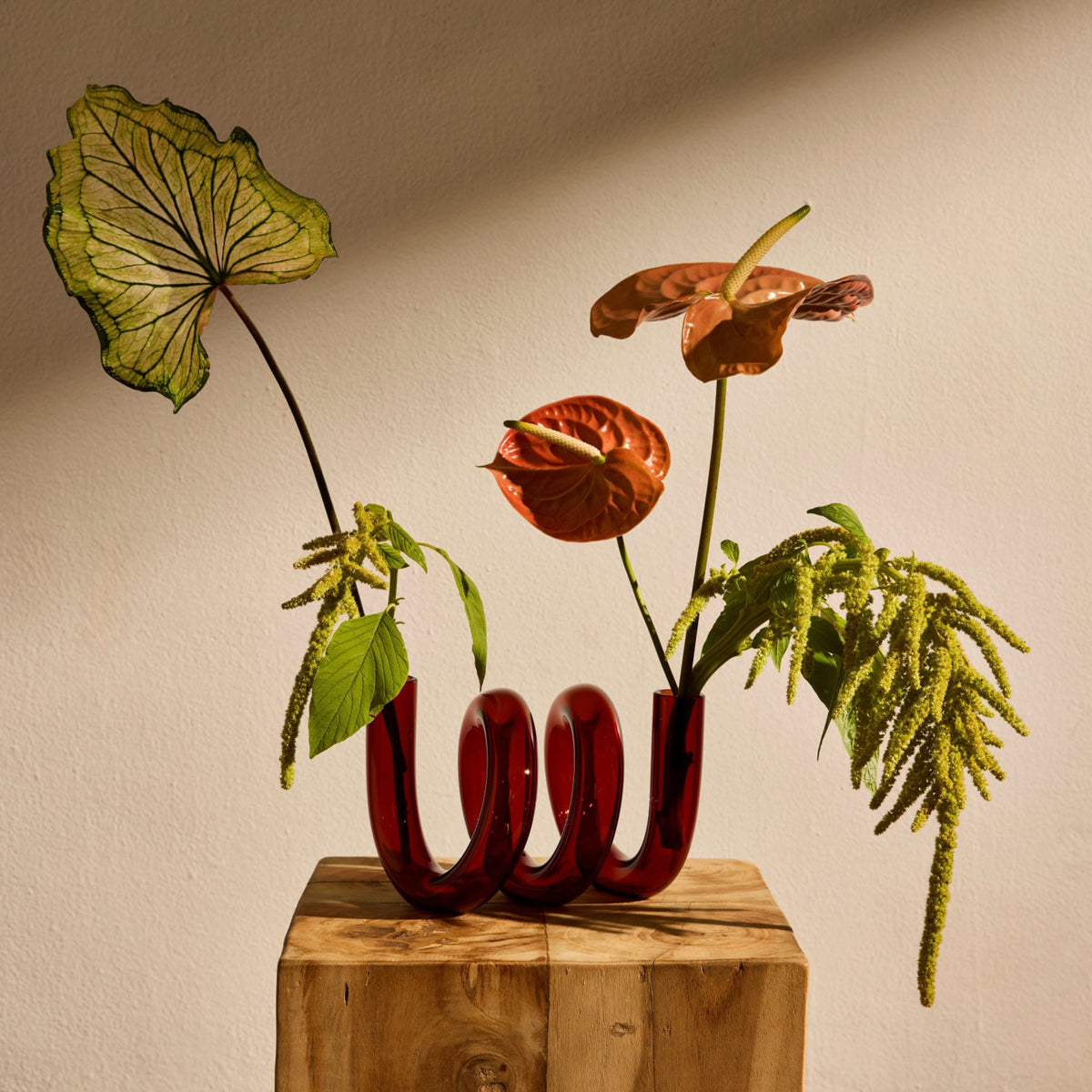 Curly Vase Amber