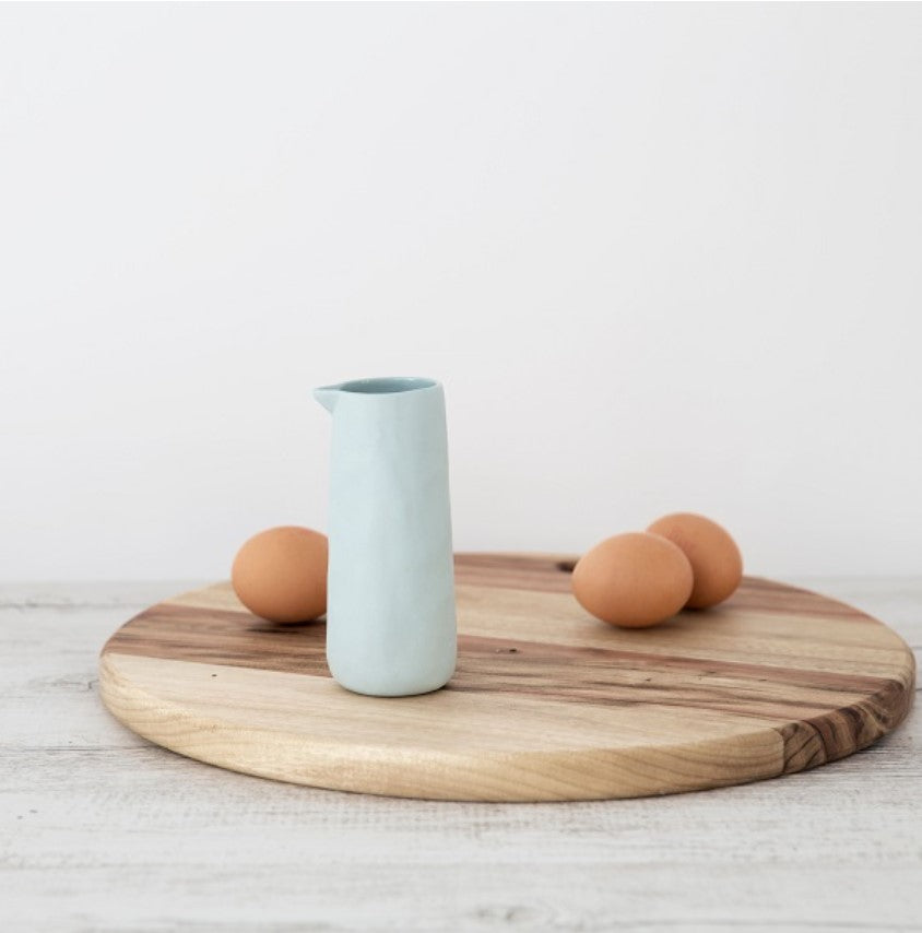 Jug with no handle