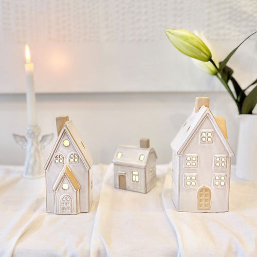 Whitewash Ceramic Houses with lights