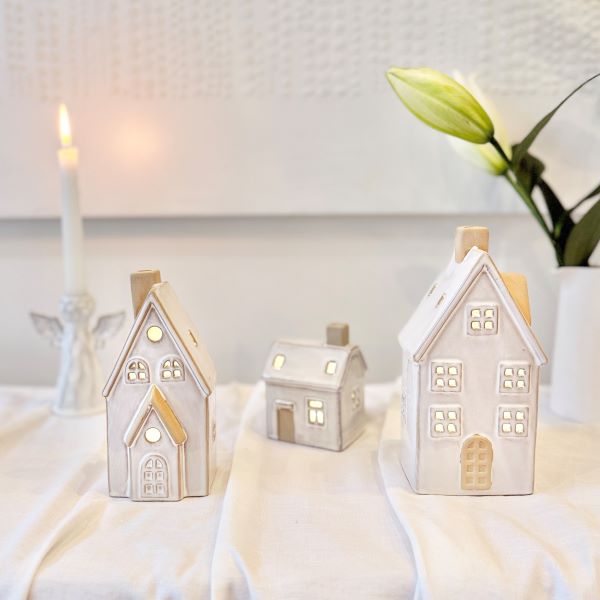 Whitewash Ceramic Houses with lights
